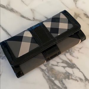 Burberry beat check wallet